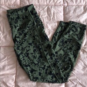 Lulu Lemon 7/8 Four way stretch yoga pant